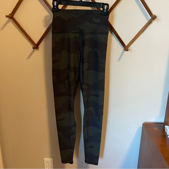 Alo Camo Leggings - Picture 2 of 5